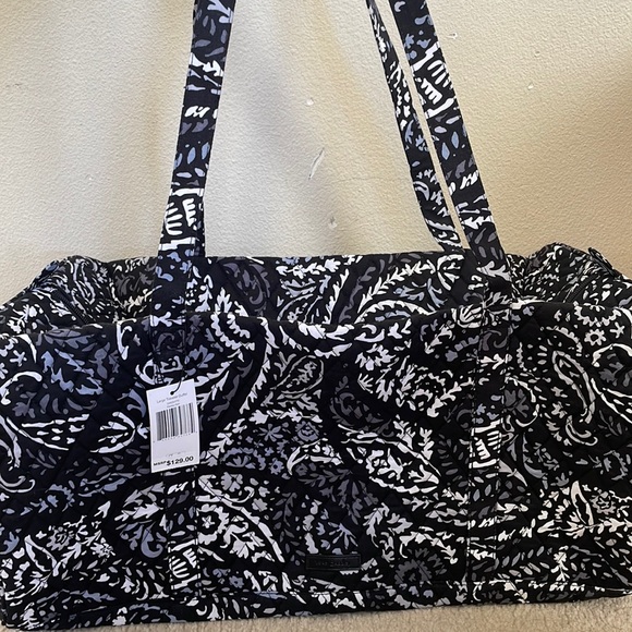 Vera Bradley “Large Traveler Duffel” “Paisley Noir” Weekend Travel Trip new NWT - Picture 4 of 9